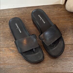 Donald J. Pliner Black Leather Toe-Loop Slide Sandals